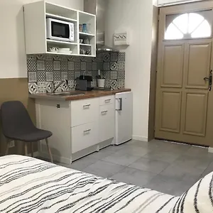 Affittacamere Studette De 17m2 Avec Parking Prive Gratuit Climatisation Et Petite Cuisine